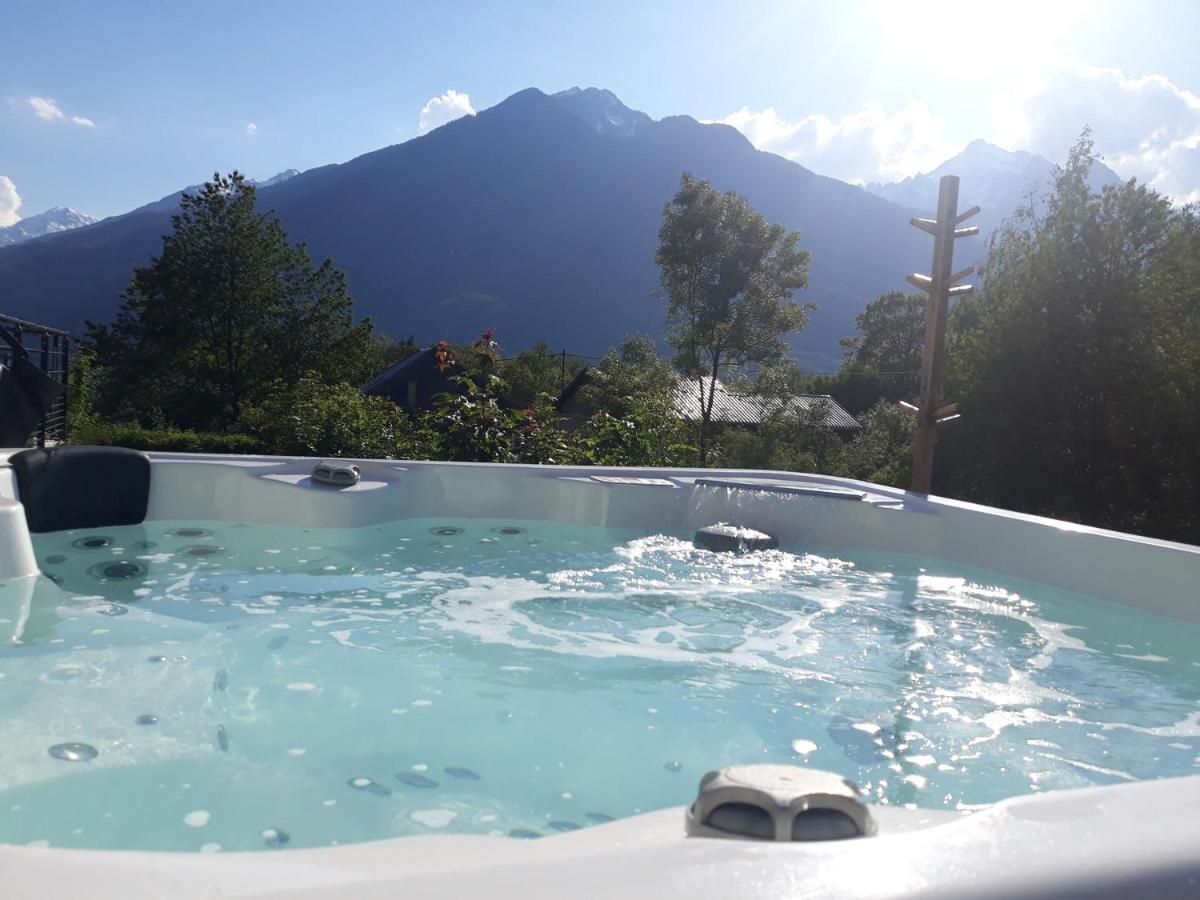 อ็องเทร 2 โกล Bed & Breakfast Saint-Martin-sur-le-Chambre ภายนอก รูปภาพ