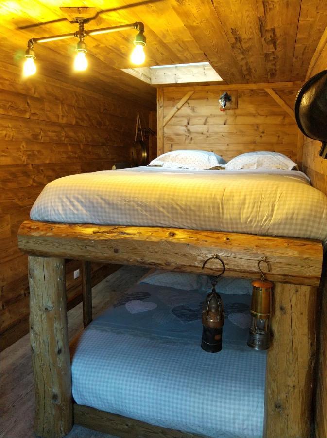 อ็องเทร 2 โกล Bed & Breakfast Saint-Martin-sur-le-Chambre ภายนอก รูปภาพ