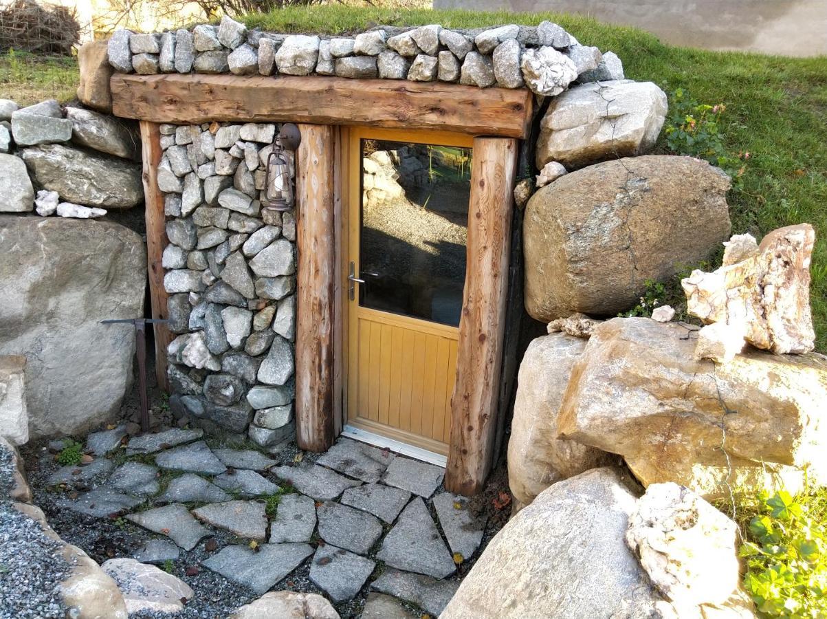 อ็องเทร 2 โกล Bed & Breakfast Saint-Martin-sur-le-Chambre ภายนอก รูปภาพ